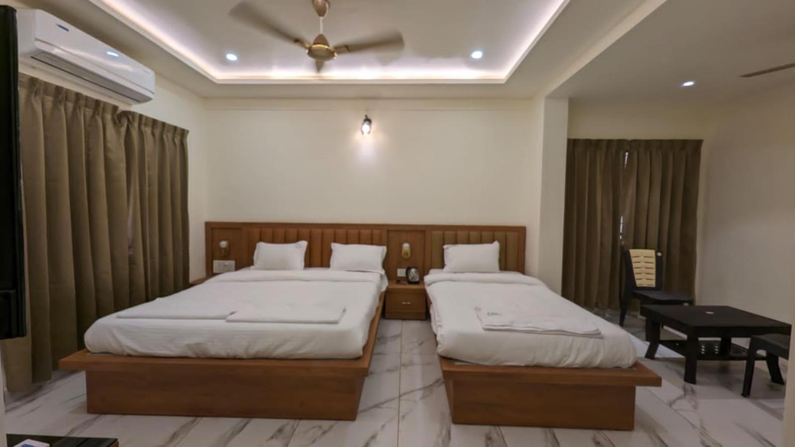 Mythri Residency Hotel Hubli Ngoại thất bức ảnh